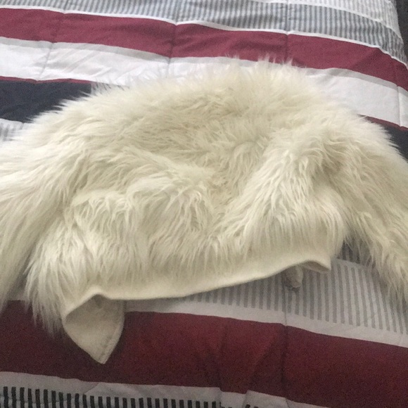 Fluffy sweater - Picture 4 of 4